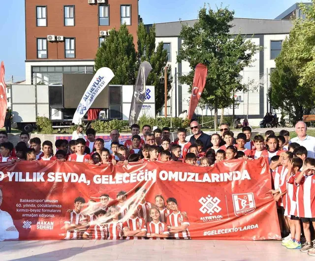 Balıkesirspor formaları Altıeylül’ün miniklerine gururla ulaştı