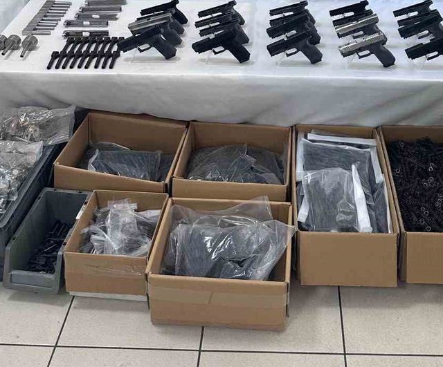 Baskında 13 gözaltı: İzmir merkezli yasa dışı silah ağına operasyon