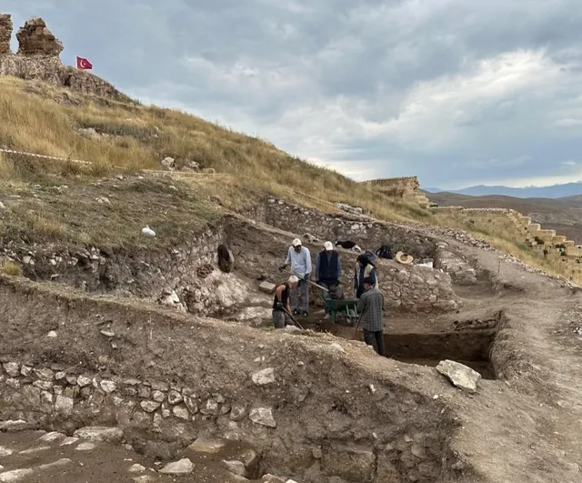 Bayburt kalesi: İlk Tunç Çağı'na uzanan yerleşim izleri gün yüzüne çıktı