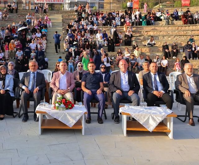 Bayburt'ta yaz Kur'an kursları kapanışında öğrenciler hünerlerini sergiledi
