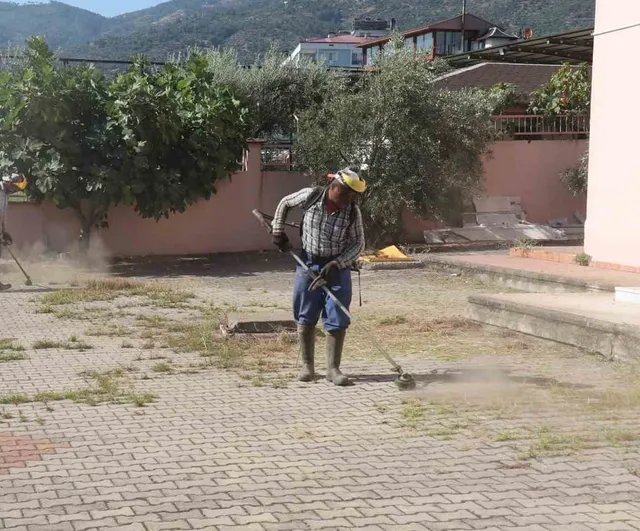 Belediye ekipleri Bozdoğan'da okulları geleceğe hazırlıyor