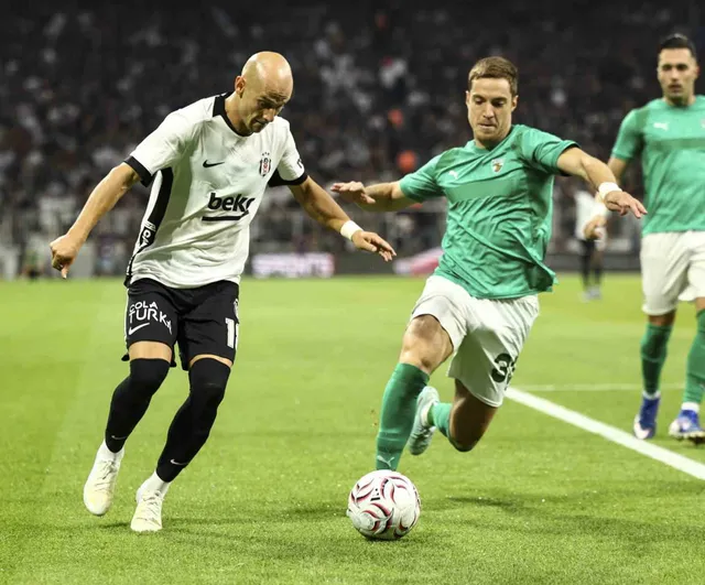 Beşiktaş erken darbeleri buldu, play-off maçında 2-0 üstün
