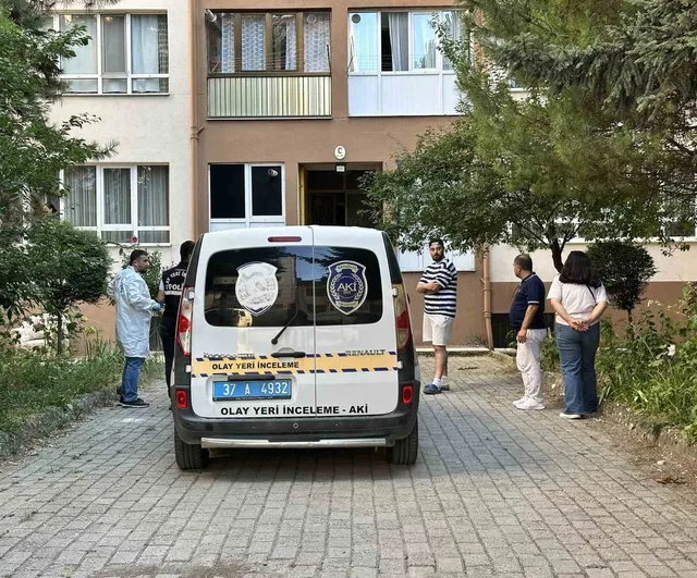 Beşinci kattan düşen 4 yaşındaki çocuk hastanede kritik durumda