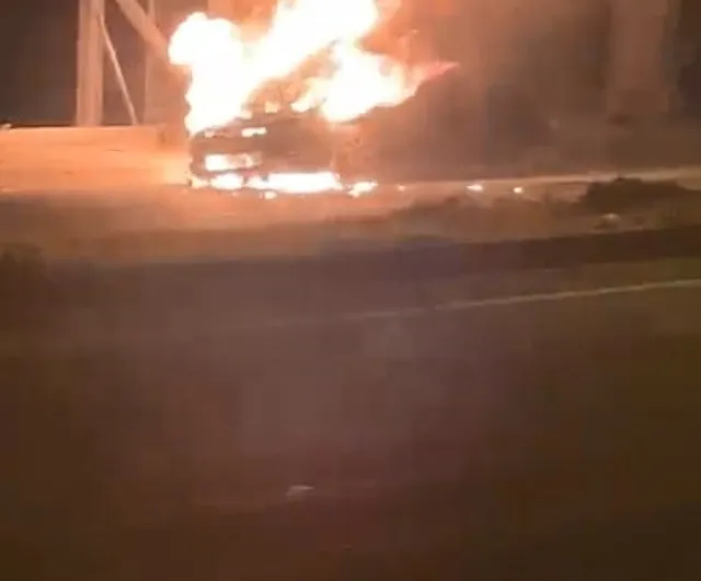Bingöl Ilıcalar girişinde motor yangını: hafif ticari araç kullanılamaz hale geldi