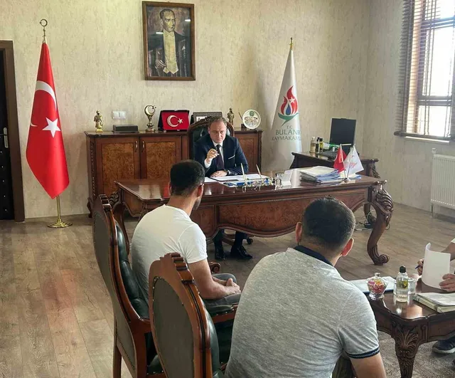 Bulanık'ta kapılar açıldı: kaymakam doğrudan talepleri kayda aldı