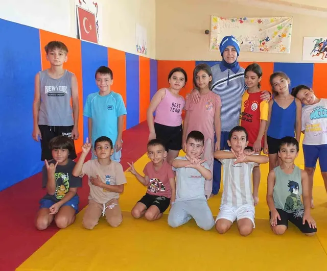 Burhaniye'de gençler sahada: lisanslı sporcu sayısı 5 bine doğru