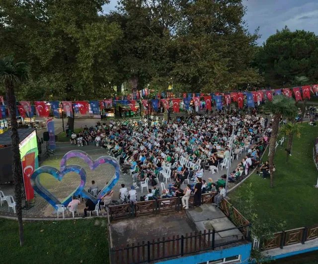 Bursa'da yeşil beyaz dayanışma: Kültürpark'ta omuz omuza zafer