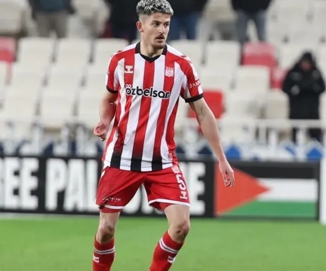 Bursaspor savunmasına yeni bir aday: Emirhan Başyiğit kadroya katıldı