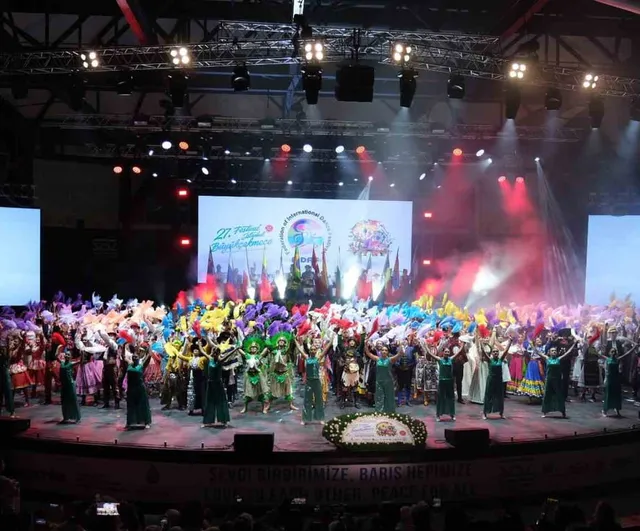 Büyükçekmece'de kültürler buluştu: 27. uluslararası festival görkemli final yaptı