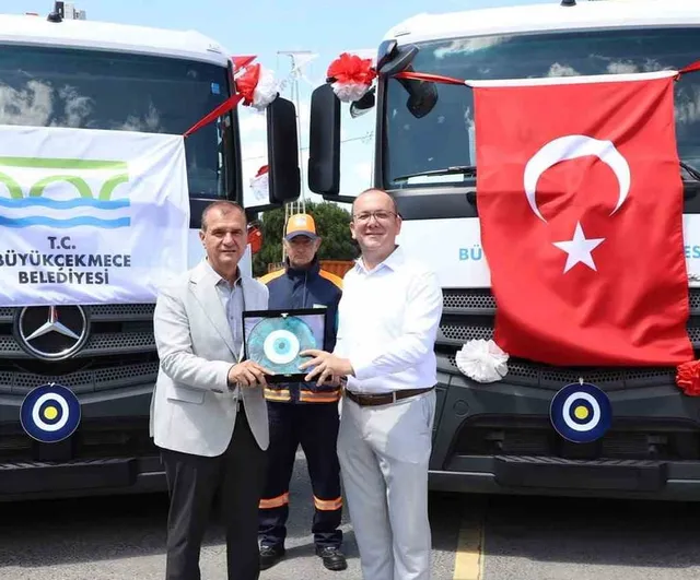 Büyükçekmece'nin hizmet gücü 8 yeni iş makinesiyle artıyor