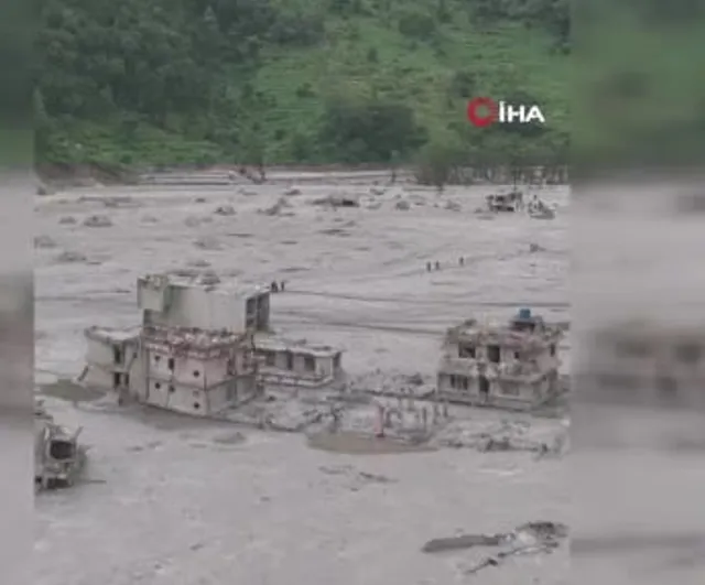 Buzulun kopmasıyla başlayan taşkın Nepal'de can kaybını 788'e yükseltti