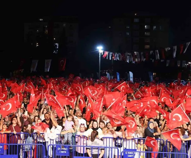 Çekmeköy'de 30 Ağustos gecesi: müzik ve birlik duygusunun buluşması