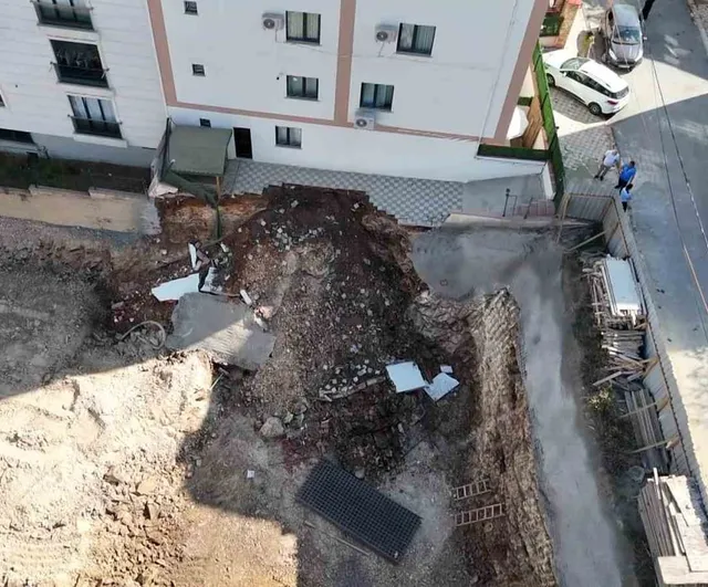 Çekmeköy’de inşaat istinat duvarı çöktü, 32 kişi tahliye edildi