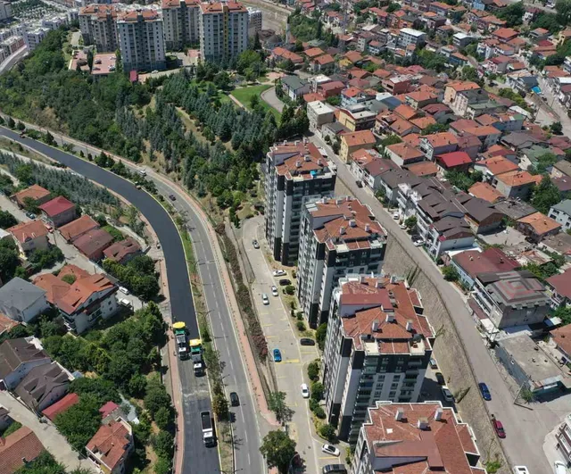 Çelikhane cürufuyla güçlenen asfalt Gazanfer Bilge Bulvarı'nda