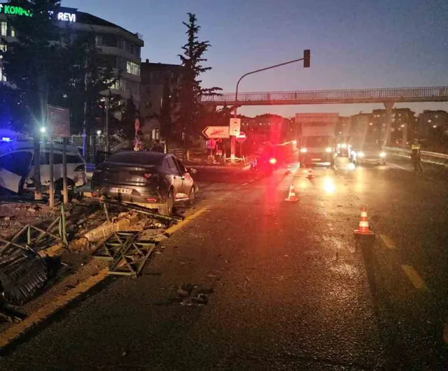 Çerkezköy'de iki otomobilin çarpışmasında üçü çocuk altı yaralı