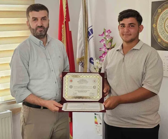 Çermik'te beş kişi hafızlık belgelerini aldı