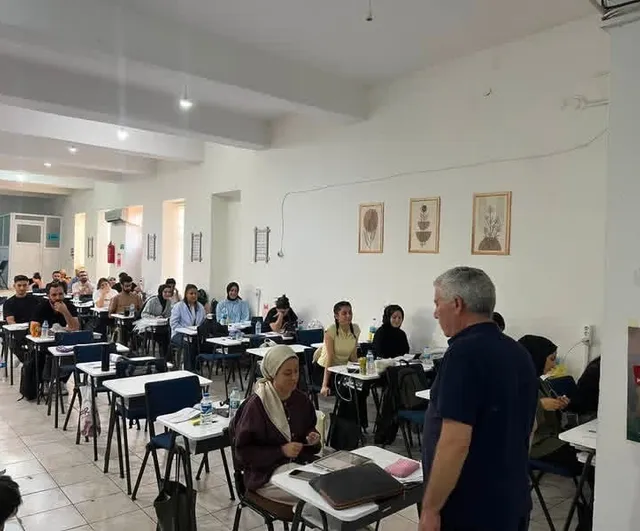 Çermik'te gençler belediye etüt merkezinde sınav mesaisine hazırlanıyor