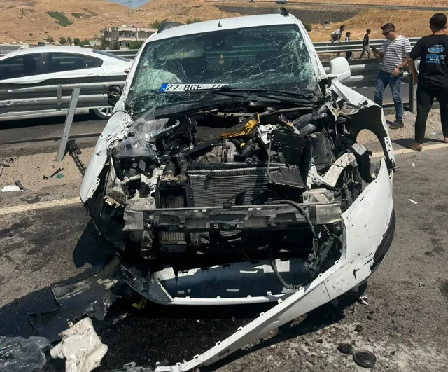 Cizre Bozalan rampasında kamyonetin bariyerlere çarpması sonucu 2'si çocuk 5 yaralı