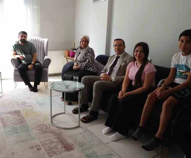 Cizre protokolünden YKS başarılarına ev ziyareti