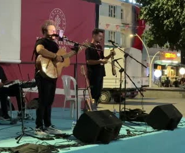 Çorum'da açık havada nostalji: Gezen sinema tırı ve konser gecesi