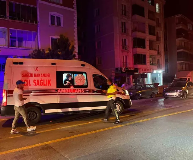 Çorum'da yolun karşısına geçmeye çalışan yaya otomobilin çarpmasıyla yaralandı