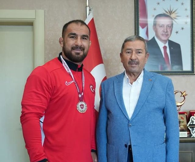 Darende belediye başkanından Feyzullah Aktürk'e kutlama