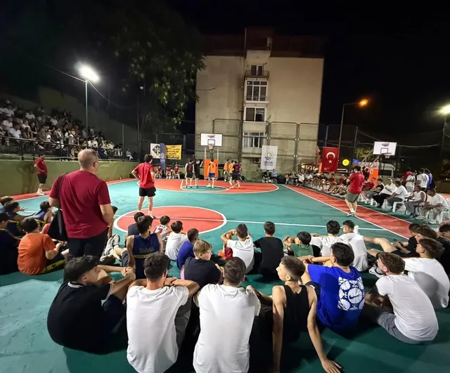 Değirmendere sahilinde sokak basketbolu şöleni finalle son buldu