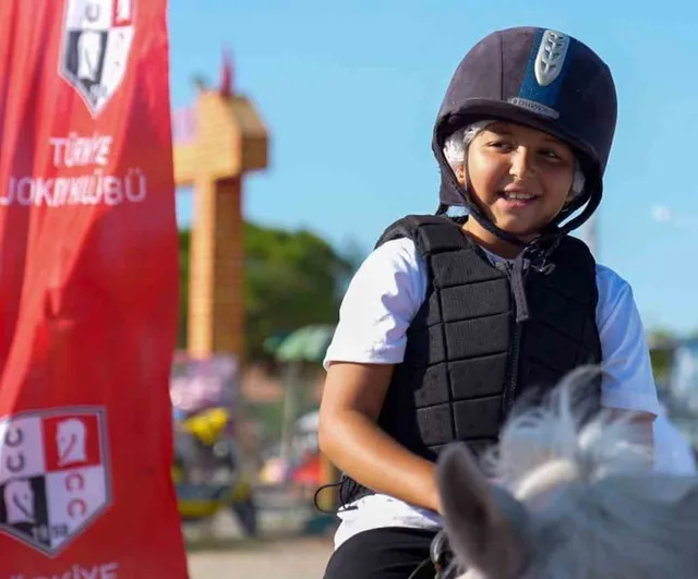 Didim'de miniklere doğal keşif: Pony Club ile atlarla ilk tanışma