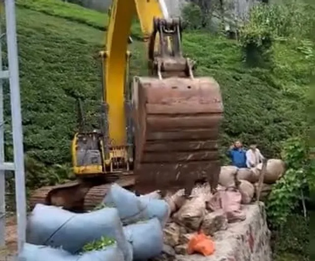 dik yamaçlarda iş makinesiyle çay taşıma: üreticinin pratik çözümü