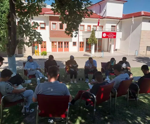 Doğayla iç içe kitap keyfi: koruma altındaki çocuklar Bilecik'te buluştu