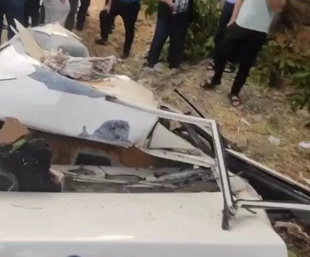 Dönüklü Mahallesi'nde ağaca çarpan otomobilde bir kişi hayatını kaybetti