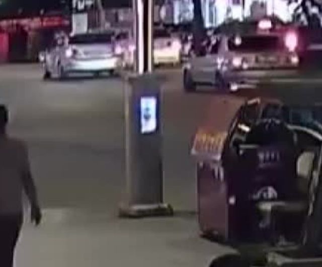 Dönüş manevrası kaza ile sonuçlandı: motosiklet sürücüsü yola savruldu