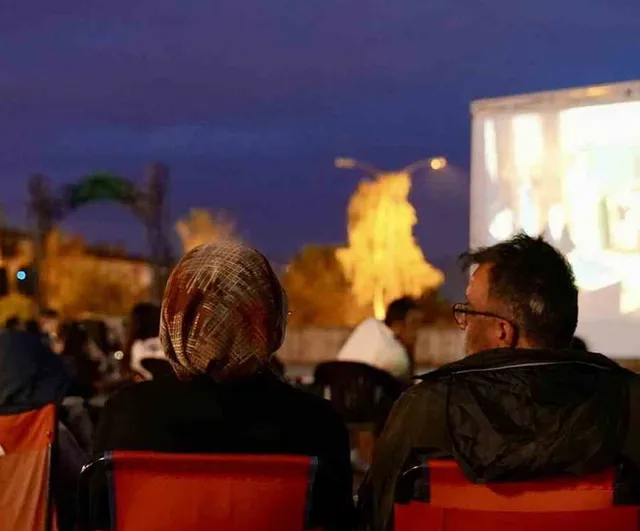 Düzce’de açık hava sinema akşamları iki noktada devam ediyor