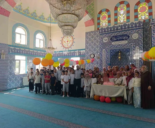 Edremit Şehitlik Camii'nde yaz kursları öğrencilerin ibadet ve bilgilerini güçlendirdi