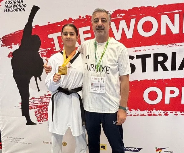 Elazığlı Ebrar Acar Viyana'da genç bayanlar 68 kiloyu altınla taçlandırdı