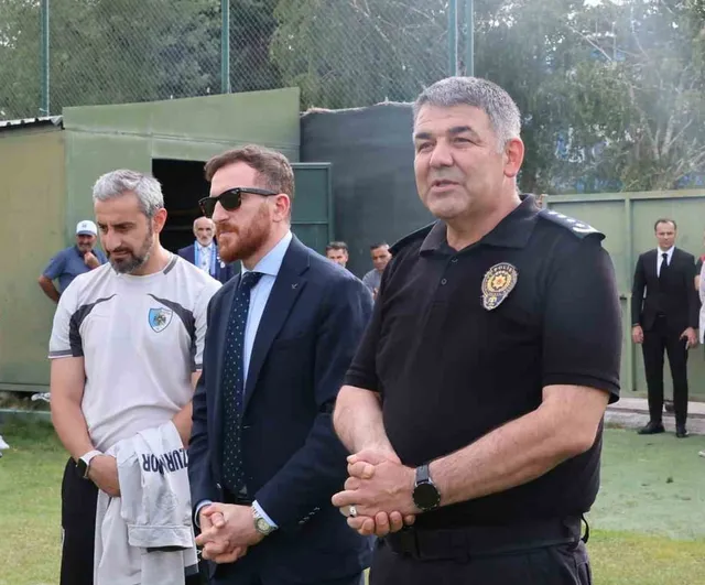 Emniyet müdüründen Erzurumspor'a sezon öncesi moral ziyareti