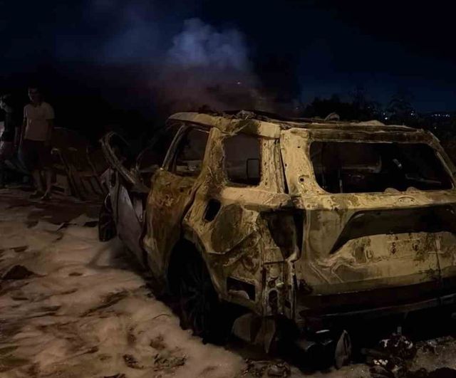 Erdek'te gecenin sessizliğini bozan otomobil yangını