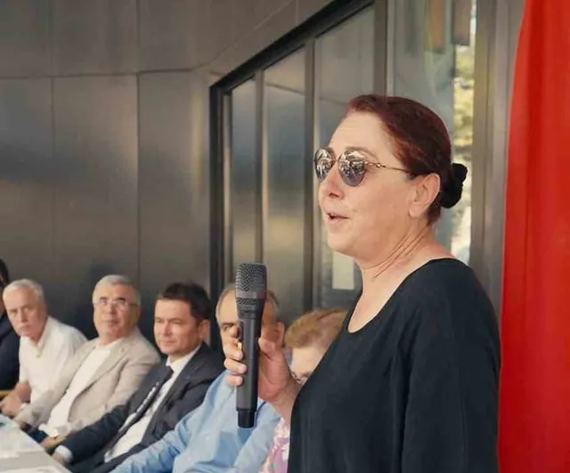 Erkan Aydın Muradiye Parkı'nda mahalle taleplerini yerinde dinledi