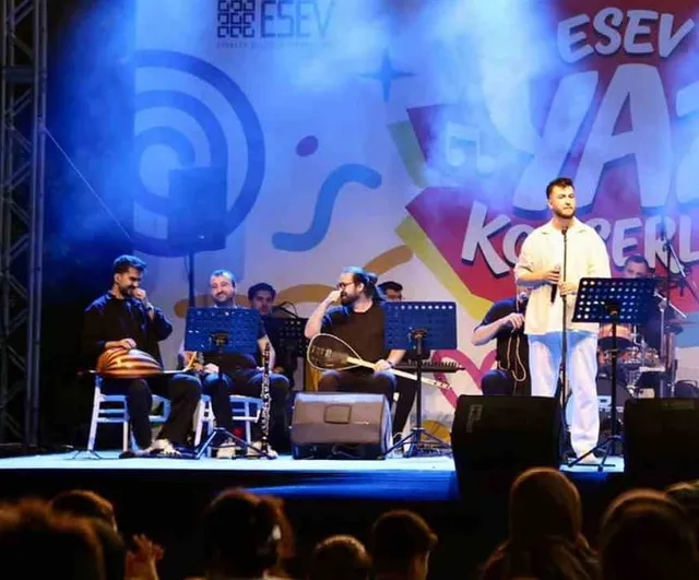 Esenler'de yaz akşamları müzikle doluyor: ESEV farklı türleri buluşturuyor