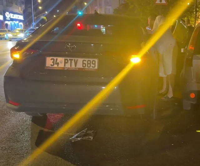 Eskişehir'de kontrolünü kaybeden sürücünün aracı park halindeki üç araca çarptı