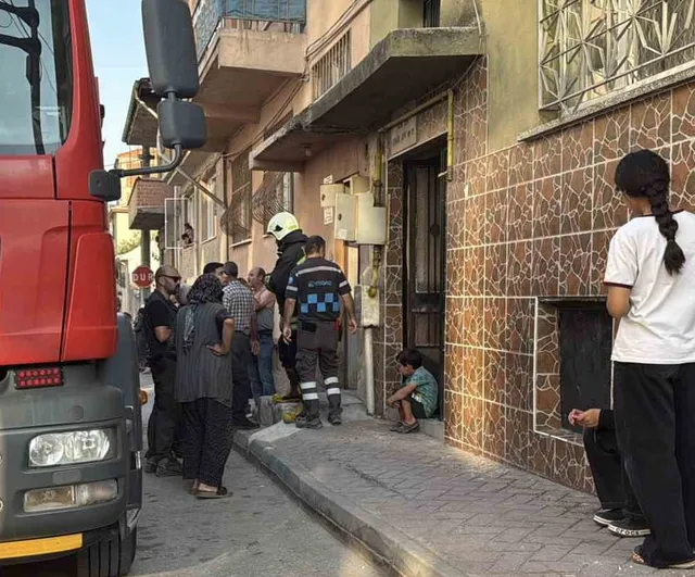 Eskişehir'de zemin kattaki mutfak yangını itfaiye ve bina sakinlerinin müdahalesiyle söndürüldü