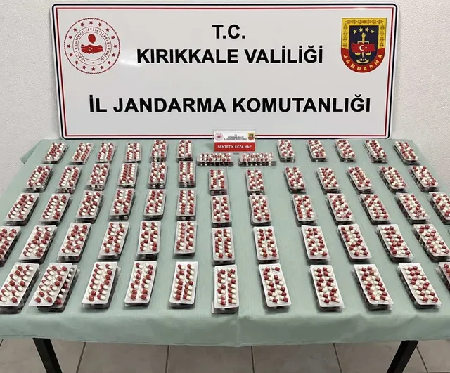 Evde arama operasyonu Yahşihan'da 2 bin 926 sentetik ecza hap bulundu