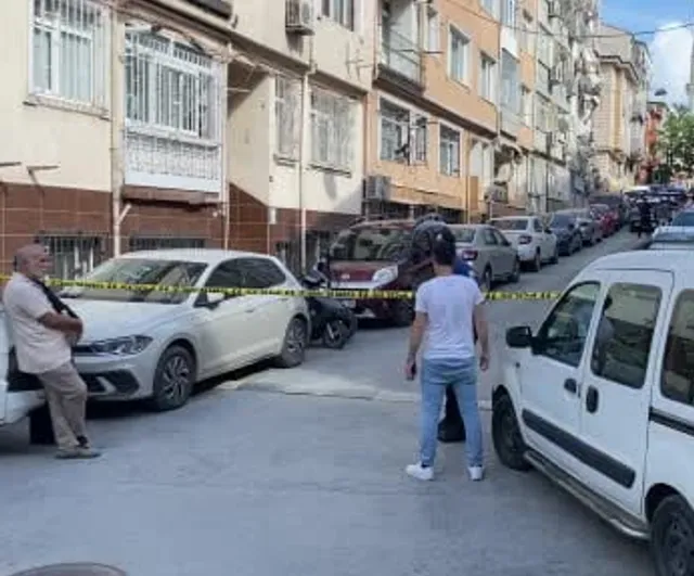 fatih'te emekli polis memurunun eşini ve çocuğunu öldürüp intihar ettiği bildirildi