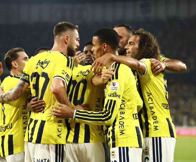 Fenerbahçe hücum hattıyla sezona moral verdi: 4-2'lik galibiyet