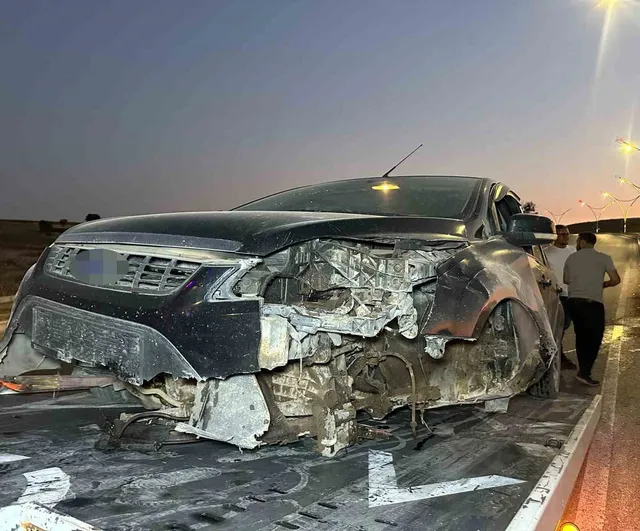 Fevzi Çakmak Mahallesi'nde direksiyon hakimiyeti kaybı refüje çıktı: iki kişi yaralandı