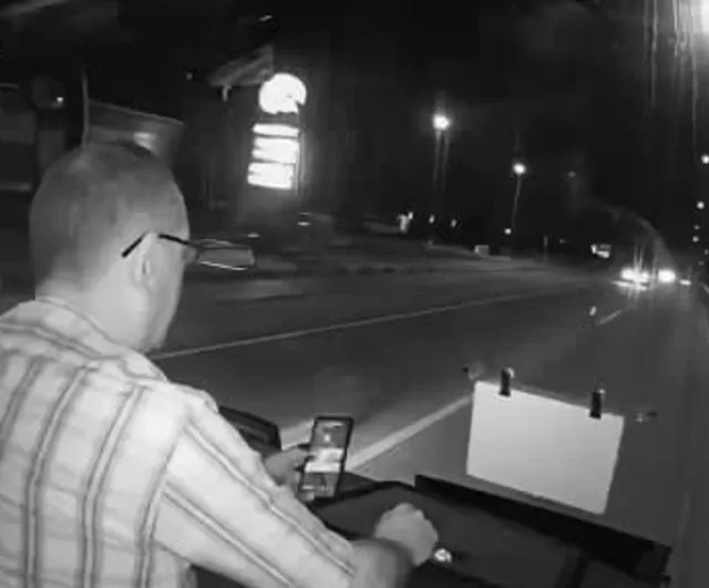 Geceyarısı bariyeri aşan genç hayatını kaybetti, olay anı kamerada
