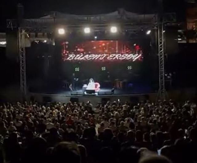 Gecikme ve küfür tartışması: Kuşadası konserinde gerilim