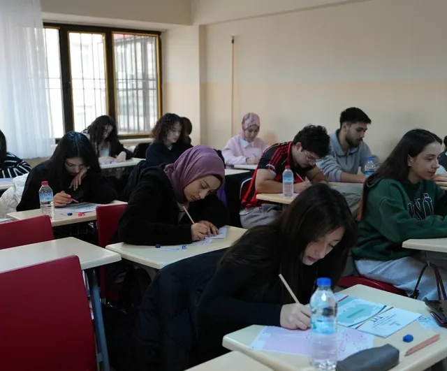 Gençlerin üniversite yolunu kısaltan adım: Denizli Büyükşehir'den ücretsiz tyt-ayt hazırlık programı