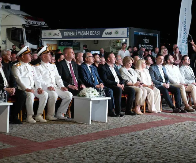 Gölcük’te 17 ağustos anmasında kentsel dönüşüm ve hazırlık çağrısı
