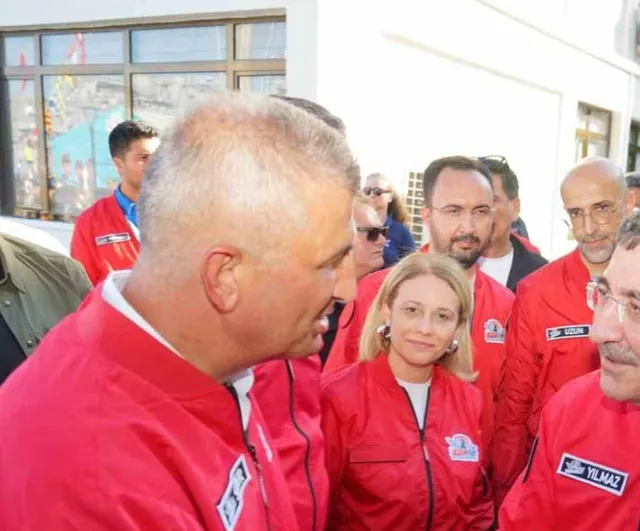 Gölcük'ün Mavi Vatanı: belediye başkanına TEKNOFEST anı plaketi